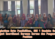Foto : Korwas Dinas Pendidikan Dan Kepala Sekolah SDN 1 Wandaka Beserta Jajarannya